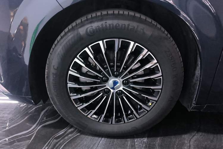 Used Denza D9 2022 DM-i 970 Four-Wheel Drive Flagship Model
