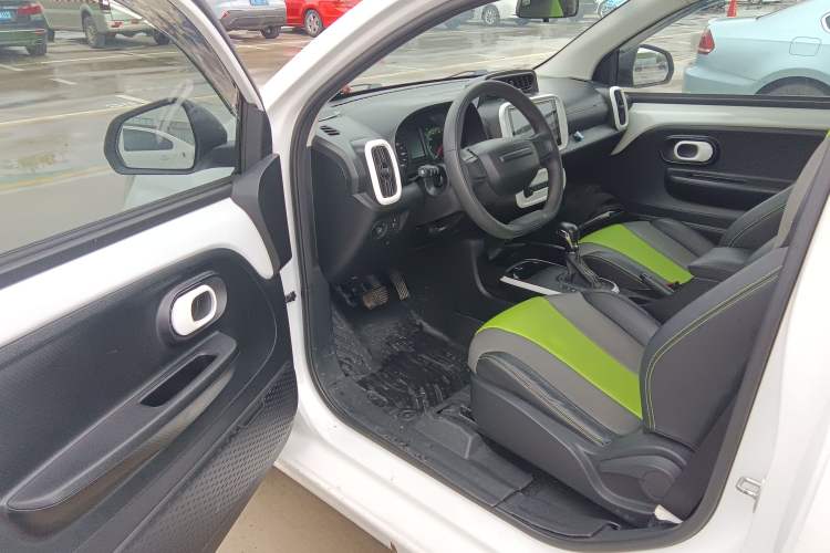 Used Roewe Clever 2021 302 km New Four-Seater Super-Efficient Version Driver Seat