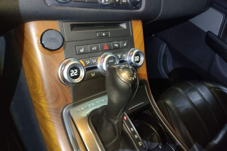 Used Land Rover Range Sport 2013 3.0 TDV6 Diesel Edition Gear Lever