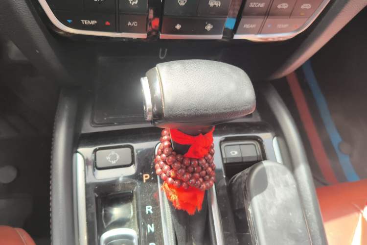 Used GAC Trumpchi GS8 2017 320T Two-Wheel Drive Luxury Smart Connectivity Version (7 Seats) Gear Lever