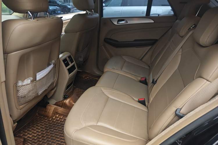 Used Mercedes-Benz M-Class 2015 ML 320 4MATIC Left Rear Seat