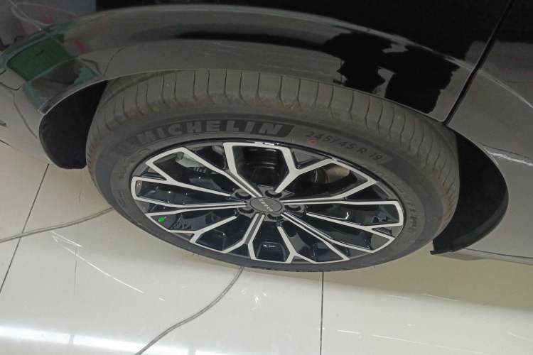 Used Zeekr 007GT 2025 Long-Range Rear-Wheel Drive Intelligent Driving Version 100 kWh Right Rear Wheel Hub