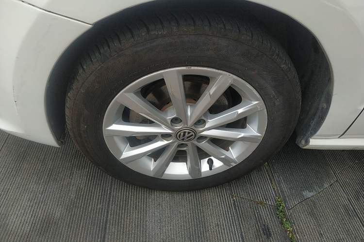 Used Volkswagen Polo 2014 1.6L Automatic Luxury Edition Left Front Wheel Hub