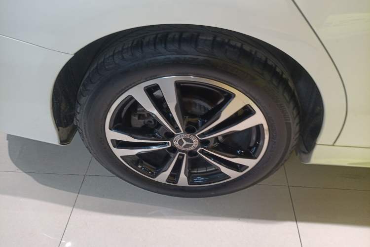 Used Mercedes-Benz C-Class 2018 C 200 Sport Edition Exterior 5