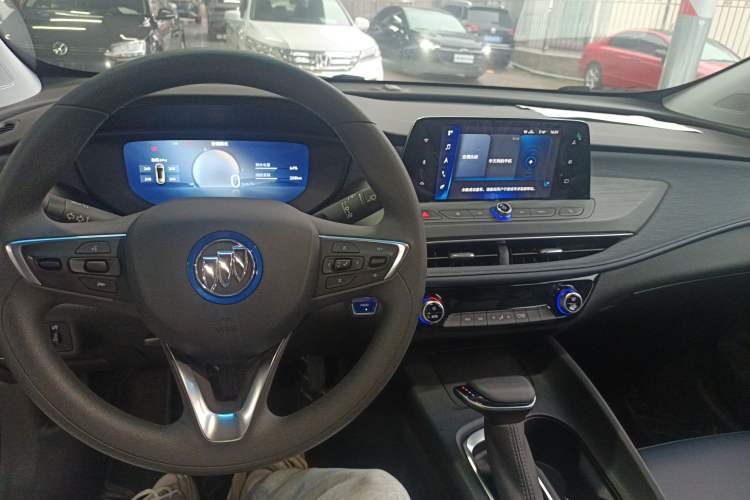 Used Buick Velite 6 2023 Revised Version 430 km Range – Commuter Edition Center Console