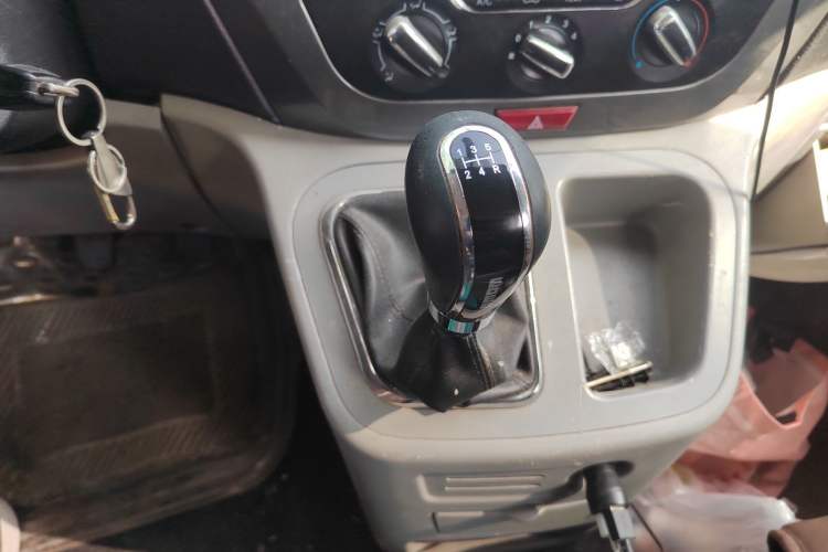 Used JAC Refine M3 2015 Maker Edition 1.6L Luxury Smart Version Gear Lever