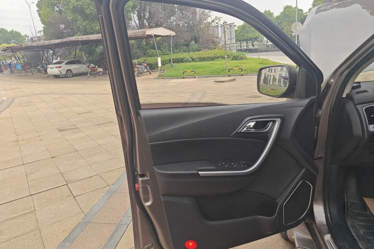 Used JMC Yusheng S350 2013 2.4T Automatic 2WD Diesel Luxury Edition 5 Seats