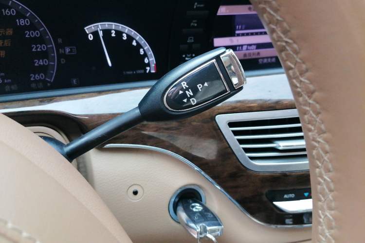 Used Mercedes-Benz S-Class 2012 S 300 L Business Standard Model
