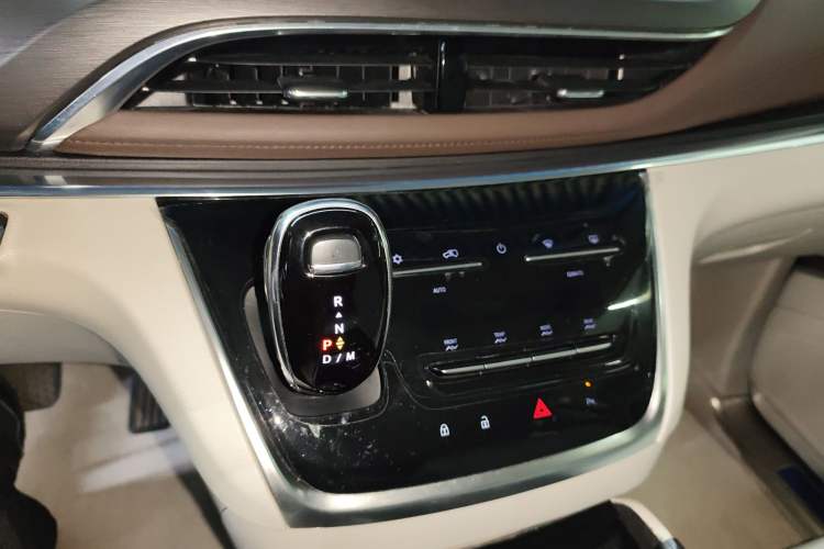 Used Buick GL8 2022 Land Business Class 652T Luxury Model Gear Lever