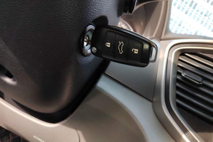 Used JAC Refine M4 2019 Business & Travel Series 2.0L Manual Comfort Model China VI
