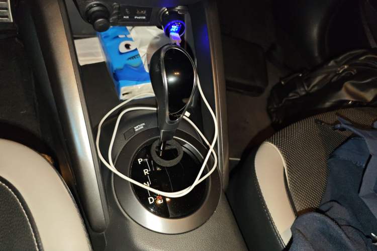 Used Hyundai Veloster 2012 1.6T Automatic Luxury Edition Gear Lever