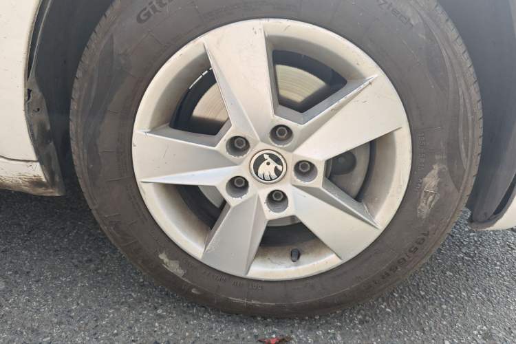 Used Skoda Octavia 2017 Classic Model 1.6L Manual Standard Edition
