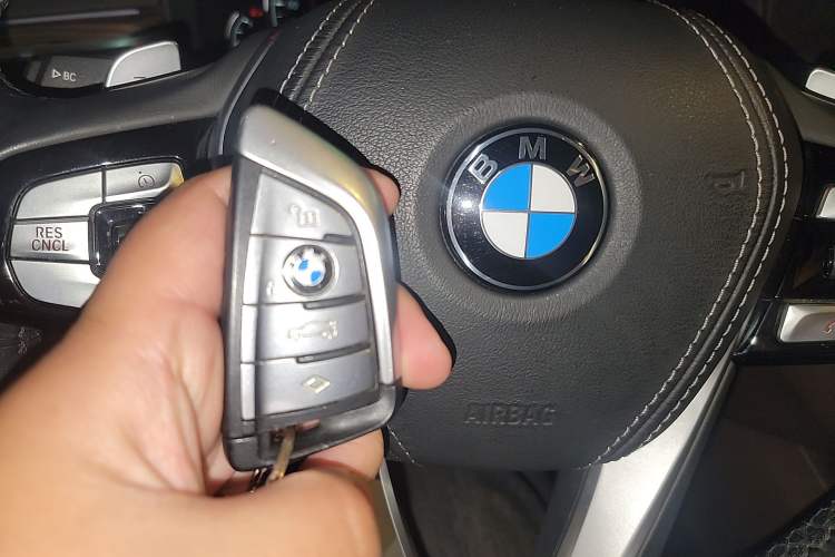 Used BMW 5 Series 2018 Facelifted 530Li Luxury Edition Premium Package Vehicle Key