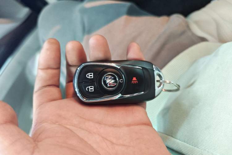 Used Buick GL8 2023 Land Executive Class Comfort Model