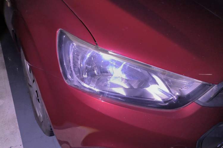 Used Chevrolet Aveo Sonic 2014 Sedan 1.4SL AT Fashion Edition Right Front Headlight