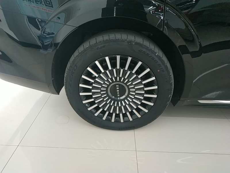 Used Zeekr 009 2024 Six-Seat Executive Version 4WD 108 kWh — 25