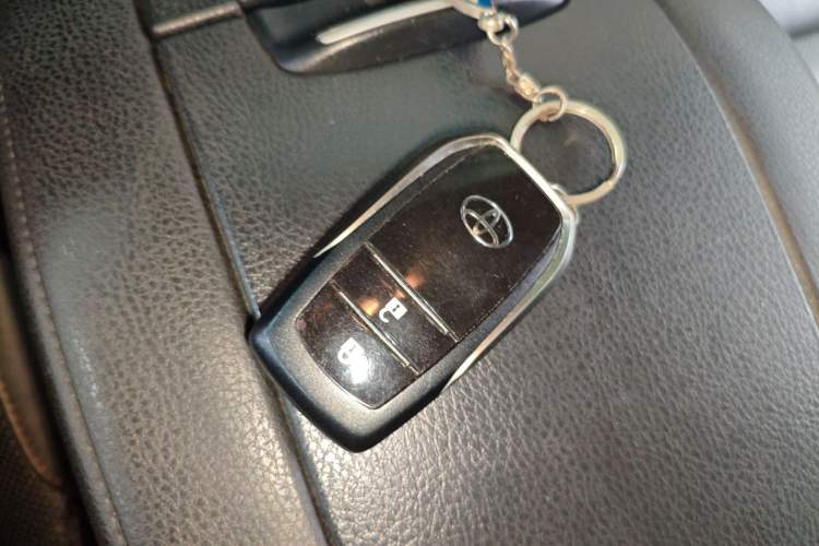 Used Toyota Highlander 2015 2.0T Four-Wheel Drive Luxury Edition 7-Seater Vehicle Key