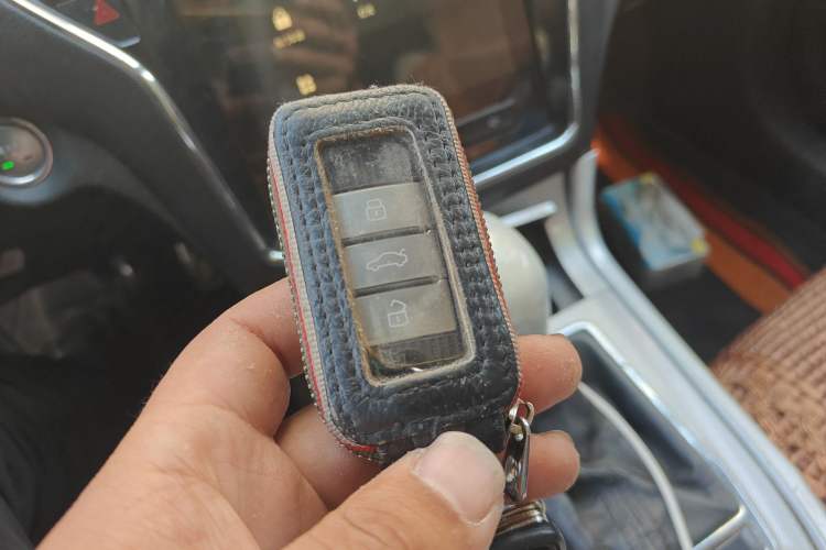 Used Roewe RX5 2016 20T Two-Wheel Drive Automatic Internet Smart Edition
