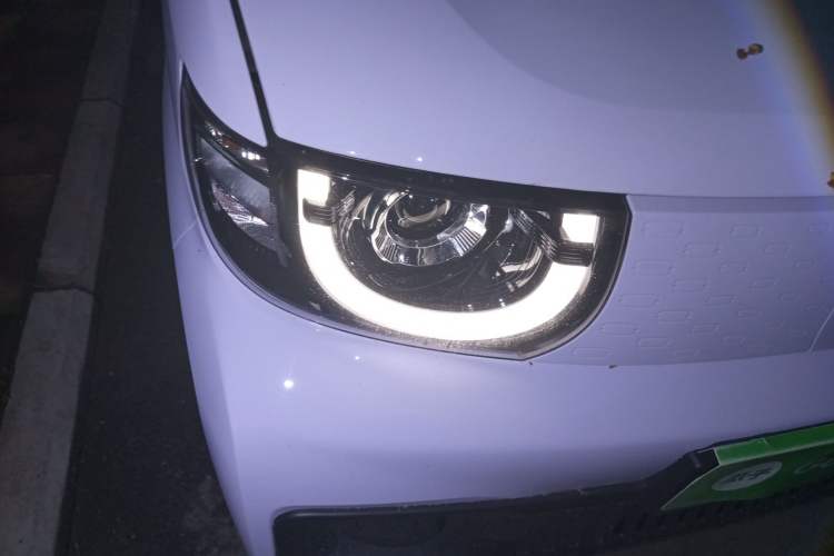 Used Chery QQ Ice Cream 2022 170km Sundae Phosphate Lithium-Ion Right Front Headlight