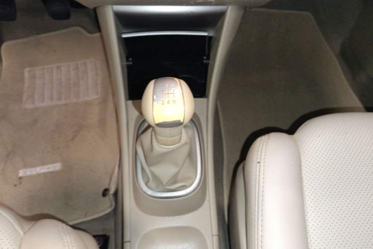 Used Nissan Sylphy 2016 Classic 1.6XE Manual Comfort Edition Gear Lever