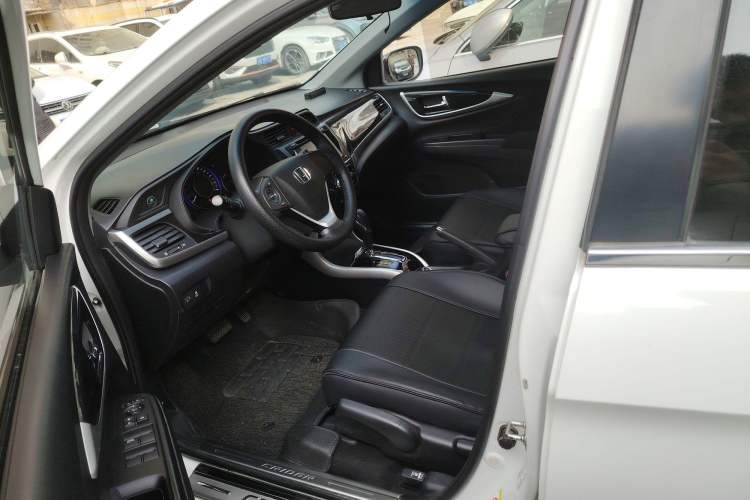 Used Honda Crider 2015 1.8L automatic luxury edition
