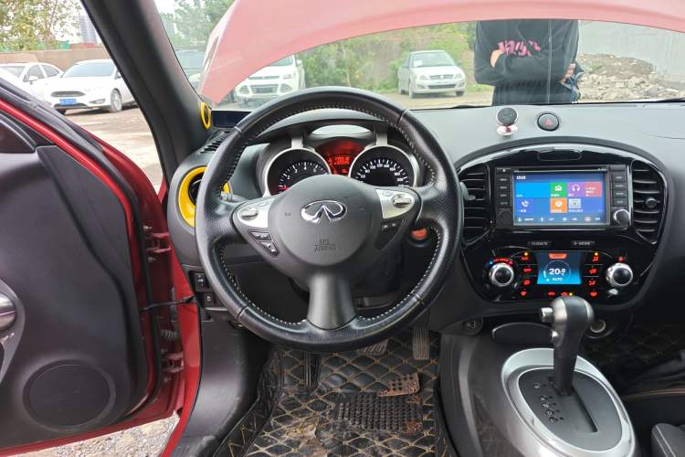 Used Infiniti ESQ 2014 1.6L Spontaneous Edition