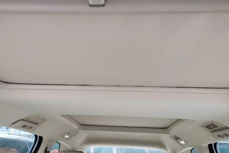 Used Buick GL8 2023 Land Executive Class Deluxe Model