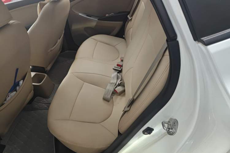 Used Hyundai Verna (older generation) 2014 1.4L Automatic Leading-Edge GLX Left Rear Seat