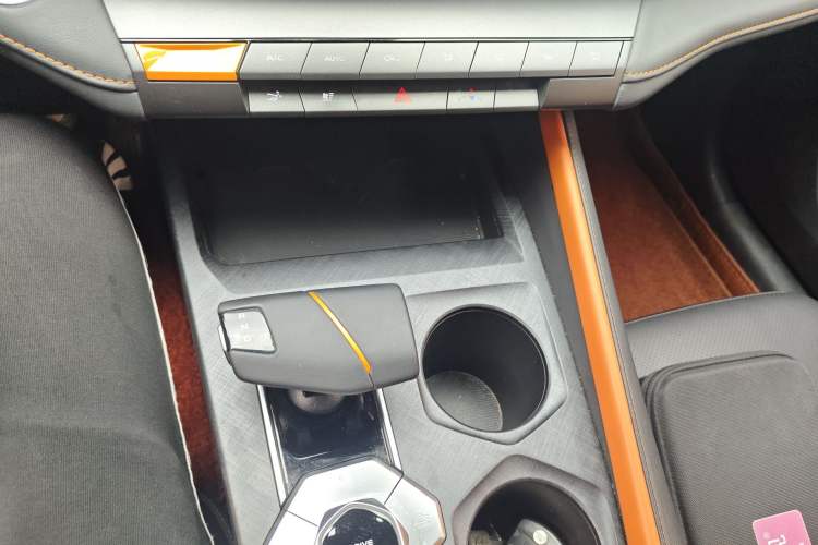 Used CHANGAN UNI-V 2022 1.5T Prestige Version Gear Lever