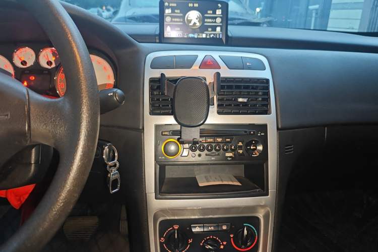 Used Peugeot 307 2010 Sedan 1.6L Automatic Comfort Edition Audio And AC Panel