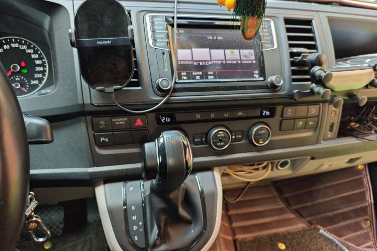 Used Volkswagen Caravelle 2018 2.0 TSI 4x4 Luxury Edition 7-Seater Audio And AC Panel