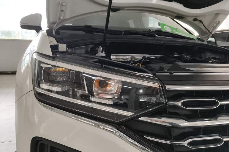 Used Volkswagen Tayron 2020 280TSI Two-Wheel Drive Luxury Connect Edition Right Front Headlight