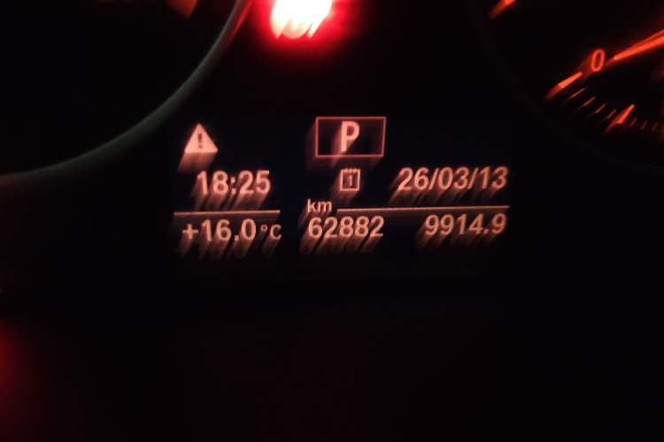 Used BMW 4 Series 2014 420i Convertible Sports Design Package Odometer Close Up