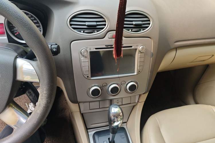 Used Ford Focus 2011 Sedan 1.8L Automatic Fashion Edition Audio And AC Panel