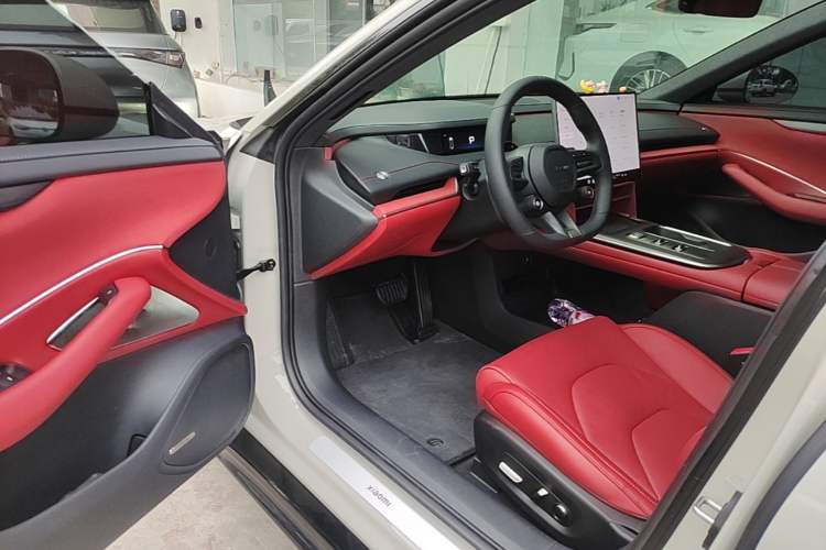 Used Xiaomi Auto SU7 2024 Rear-Drive Long-Range Intelligent Driving Version
