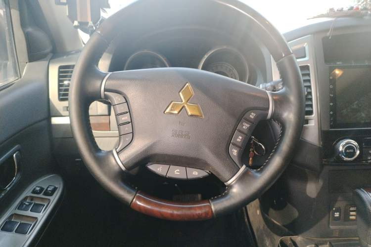 Used Mitsubishi Pajero 
