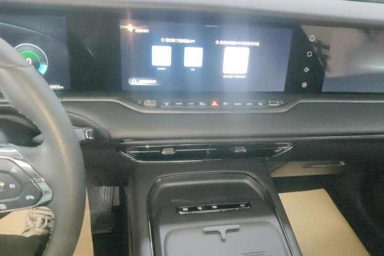 Used VOYAH FREE 2025 318 318 km Rear-Drive Touring Edition Audio And AC Panel