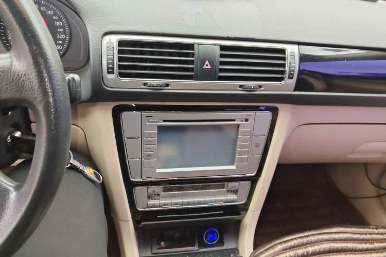 Used Volkswagen Passat 2009 2.0L MFI Manual Luxury Edition