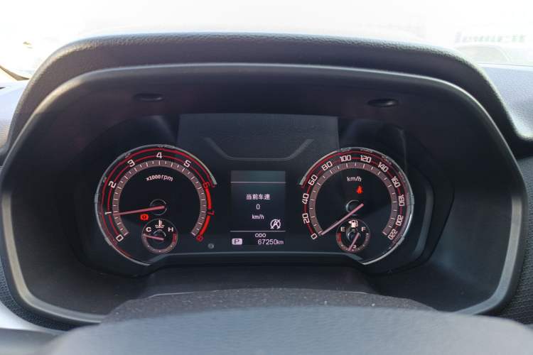 Used SAIC MAXUS T60 2017 2.0T Gasoline Automatic Two-Wheel Drive High-Ride Elite Standard Cabin
