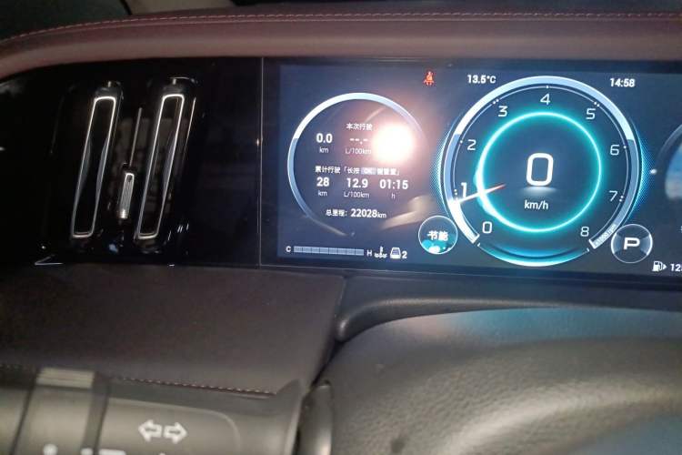 Used GAC Trumpchi M8 2024 Master Series 400T Ultimate Edition Odometer Close Up