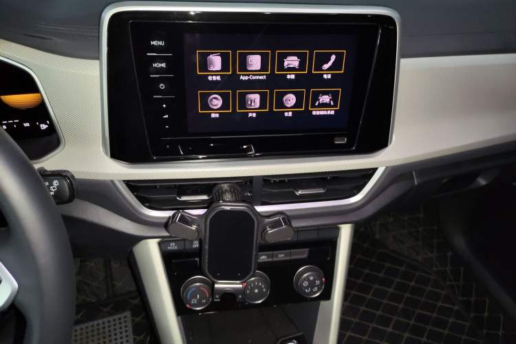 Used Volkswagen T-ROC 2023 280TSI DSG Two-Wheel Drive Time Edition Audio And AC Panel