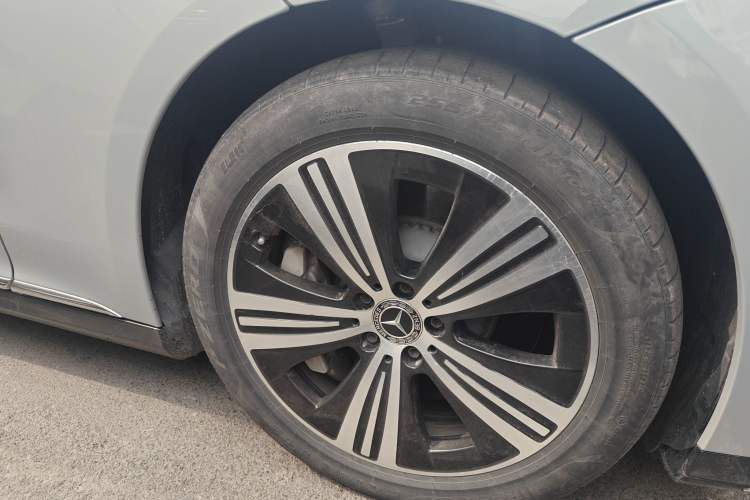 Used Mercedes-Benz EQE 2022 350 Luxury Edition Right Front Wheel Hub