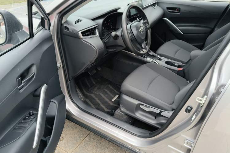 Used Toyota Corolla Cross 2024 2.0L Pioneer Edition
