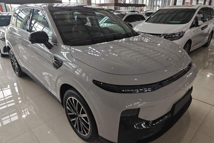 Used Leapmotor B10 2025 510 Joyful Edition Front Right 45 Deg