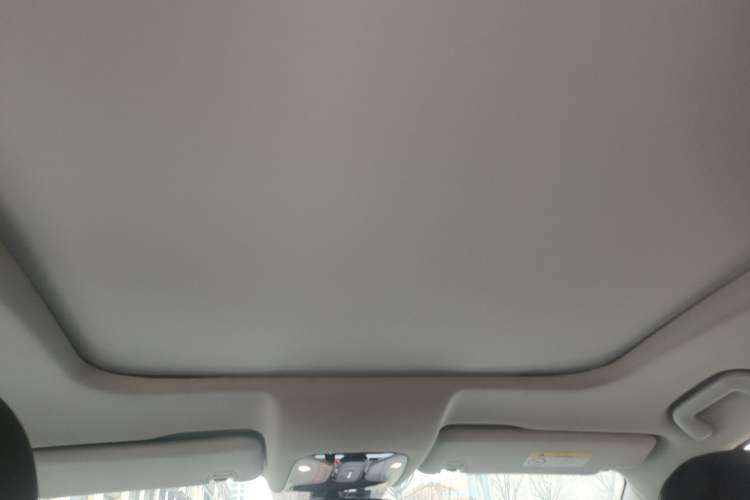 Used GAC Trumpchi GS7 2017 320T Two-Wheel-Drive Luxury Smart Connectivity Model Headliner