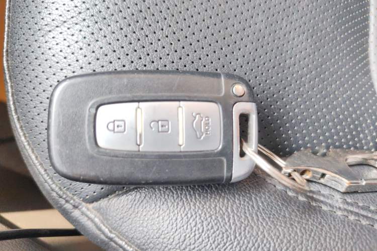 Used Hyundai Sonata 2015 Classic 2.0L Automatic Luxury Edition Vehicle Key