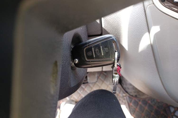 Used SAIC MAXUS Xintu V80 2019 2.0T Plus 6-Speed Manual – Aoyuntong Short Wheelbase Ultra-Low Roof 5/6-Seater