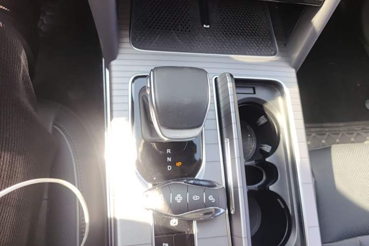 Used Hongqi HS7 PHEV 2024 2.0T PHEV Four-Wheel Drive Flagship Edition 6 Seats
