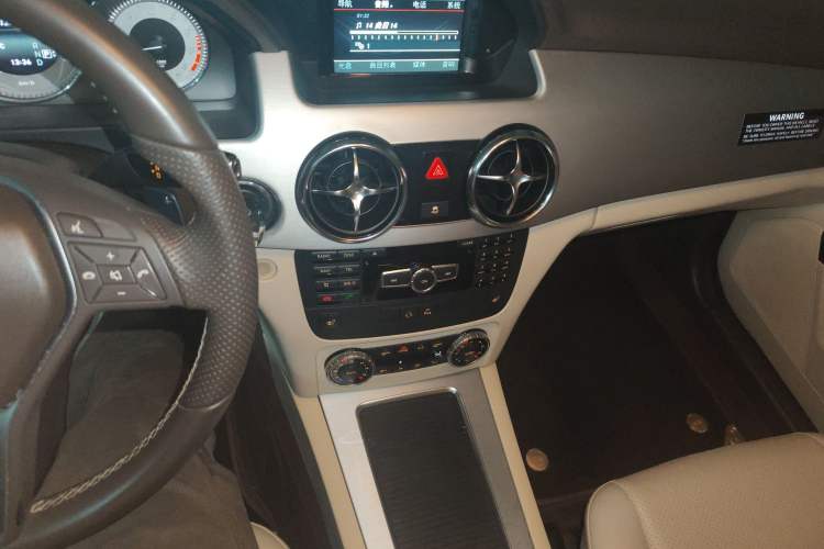 Used Mercedes-Benz GLK-Class 2013 GLK 300 4MATIC Dynamic Sunroof Model