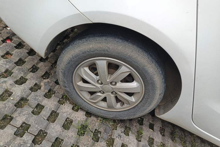 Used Kia K2 2015 Sedan 1.4L MT GLS Right Rear Wheel Hub